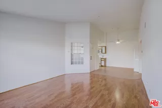 Photo #5: 22131003 Listing 