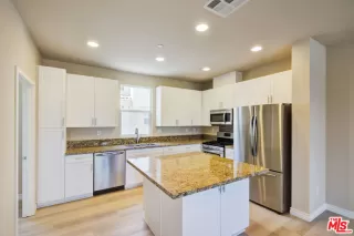 Photo #3: 22170327 Listing 