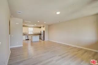 Photo #4: 22170327 Listing 