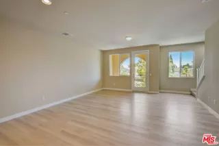 Photo #5: 22170327 Listing 