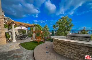 Photo #2: 22221833 Listing 