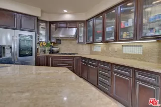 Photo #5: 22221833 Listing 