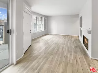 Photo #5: 22228171 Listing 