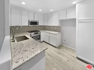 Photo #6: 22228171 Listing 