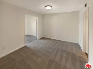 Photo #4: 23239207 Listing