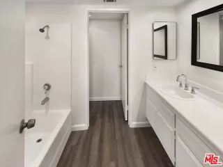 Photo #5: 23239207 Listing