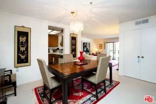 Photo #4: 23243385 Listing