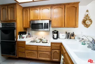 Photo #6: 23243385 Listing