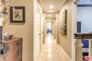 Photo #4: 23265287 Listing