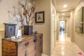 Photo #5: 23265287 Listing