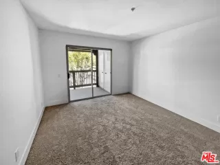 Photo #4: 23269331 Listing