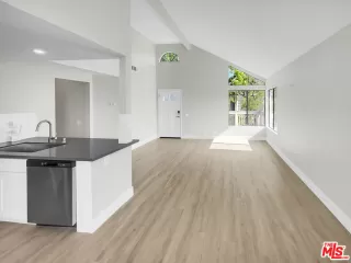 Photo #2: 23273399 Listing