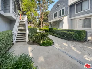 Photo #5: 23273399 Listing