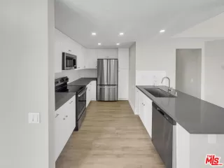 Photo #6: 23273399 Listing