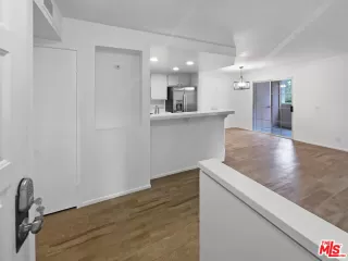 Photo #6: 23276557 Listing 