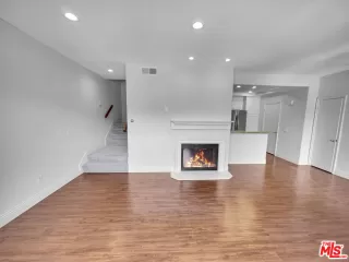 Photo #2: 23276785 Listing 