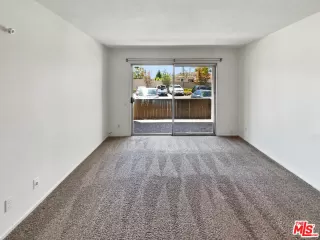 Photo #2: 23290989 Listing