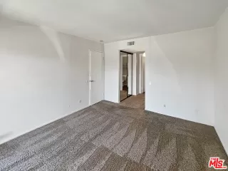 Photo #4: 23290989 Listing