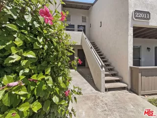 Photo #5: 23290989 Listing