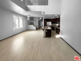 Photo #2: 23294693 Listing