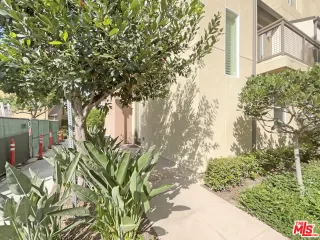 Photo #5: 23294693 Listing