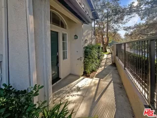 Photo #5: 23316305 Listing