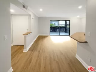 Photo #2: 23316885 Listing