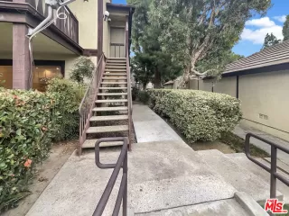 Photo #5: 23316885 Listing