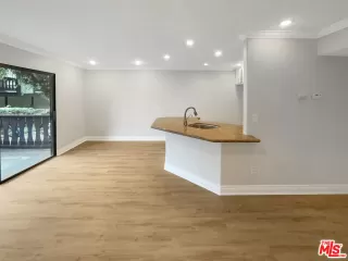 Photo #6: 23316885 Listing