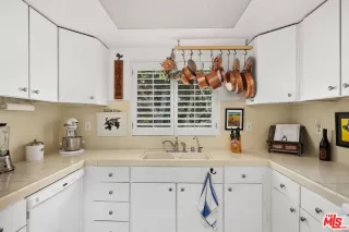 Photo #2: 23316967 Listing