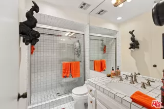 Photo #3: 23316967 Listing