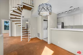 Photo #4: 23318905 Listing 