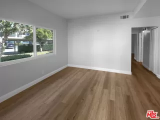 Photo #2: 23321811 Listing