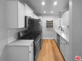 Photo #6: 23321811 Listing