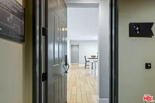 Photo #3: 23323071 Listing