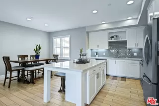 Photo #4: 23323071 Listing