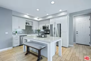 Photo #6: 23323071 Listing