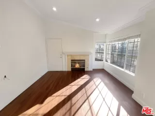 Photo #2: 23330013 Listing