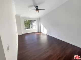 Photo #4: 23330013 Listing