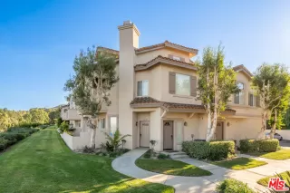 Photo #3: 23332997 Listing