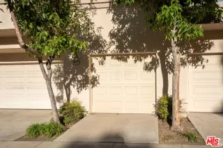 Photo #4: 23332997 Listing