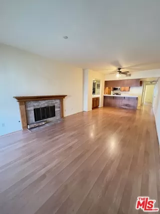 Photo #2: 23333073 Listing 