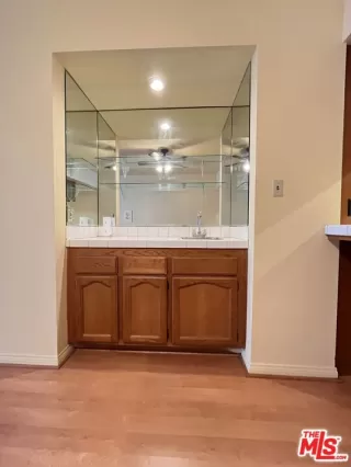 Photo #6: 23333073 Listing 