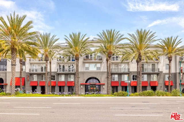 MLS: 23333553 Condo For Sale