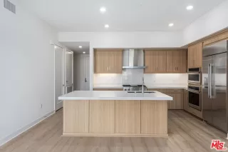 Photo #4: 23335429 Listing