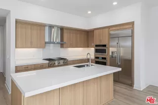 Photo #5: 23335429 Listing