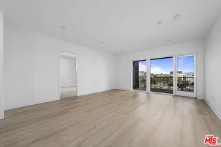 Photo #6: 23335429 Listing