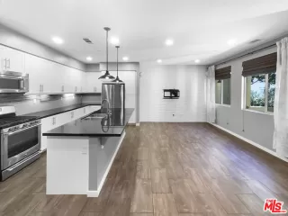 Photo #3: 23335543 Listing