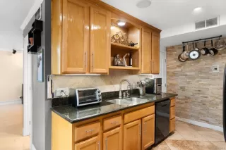 Photo #5: 240006579SD Listing