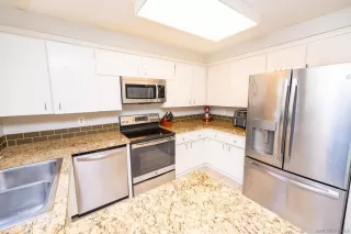 Photo #6: 240019359SD Listing 